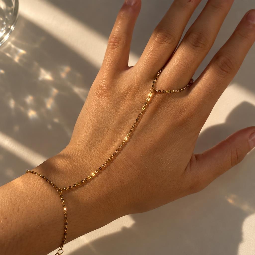 Bracelet de main Nina porté